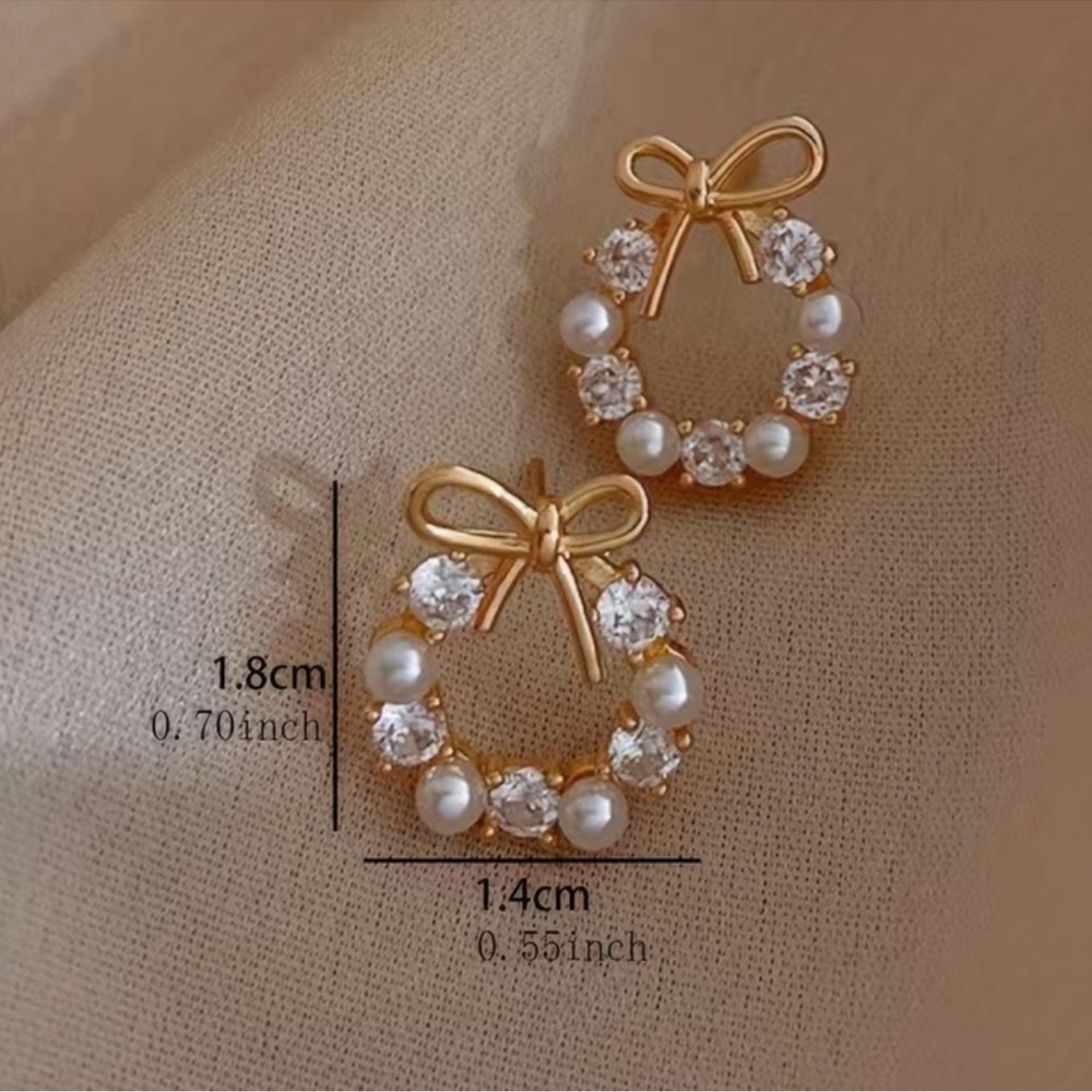 NEW gold tone and faux pearl and rhinestone earrings - Picture 4 of 5